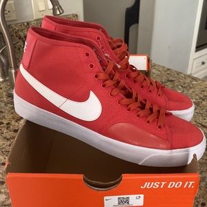 NIB Nike Blazer Court Mid